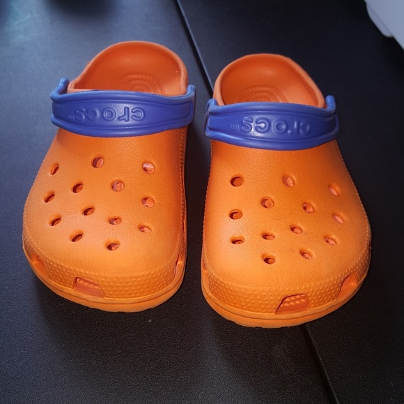 CROCS - Picture 1 of 3